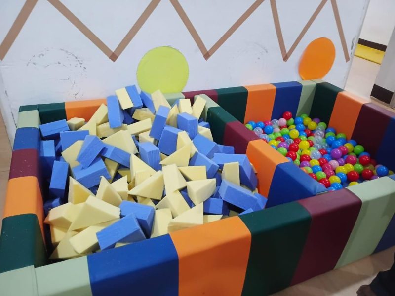 Ball pool plus foam pit
